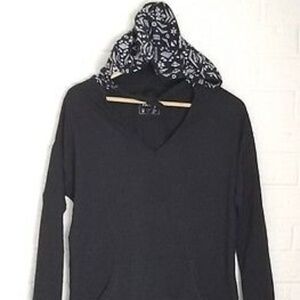 Kinetic Energy Women's Medium Black Aztec Pullover